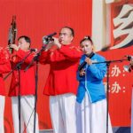 赵善喜和其团队在表演