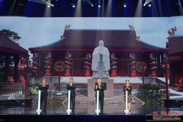 中国孔子基金会向印尼孔教总会捐赠孔子像2