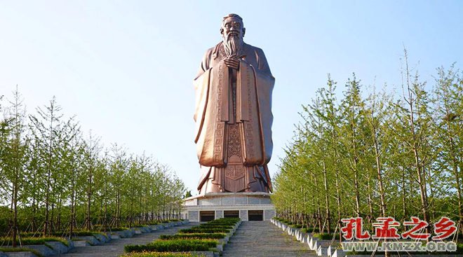 尼山圣境孔子像