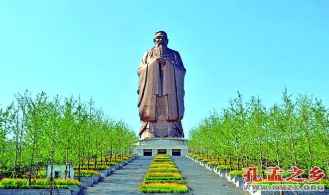 尼山孔子像