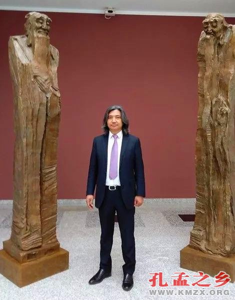 白俄罗斯国家美术馆孔子与老子雕塑