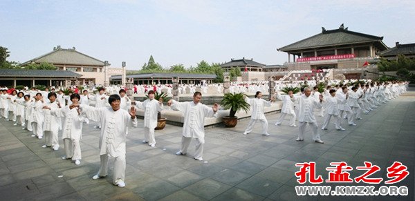 全国老年人太极拳健身推广展示大联动山东主会场活动在曲阜孔子研究院举行