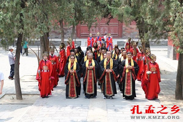 印度尼西亚孔教协会考察团参观考察曲阜三孔