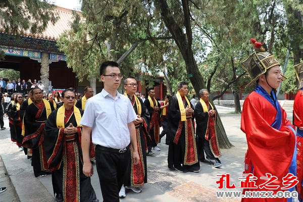 印度尼西亚孔教协会考察团参观考察曲阜三孔