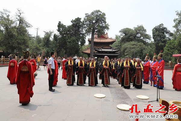 印度尼西亚孔教协会考察团参观考察曲阜三孔