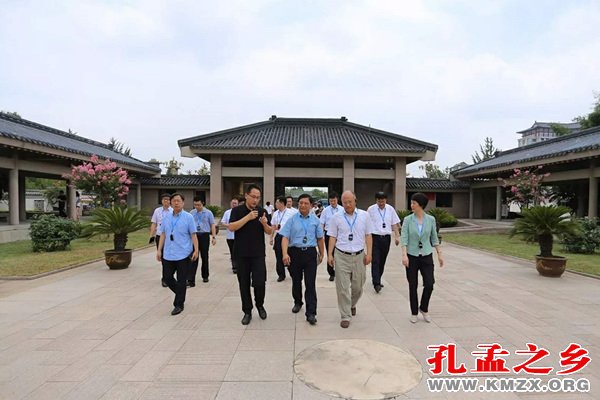 甄占民一行到孔子研究院调研