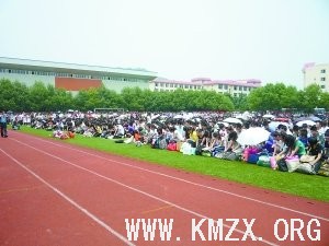 宋石男：“跪谢师恩”是教育的耻辱
