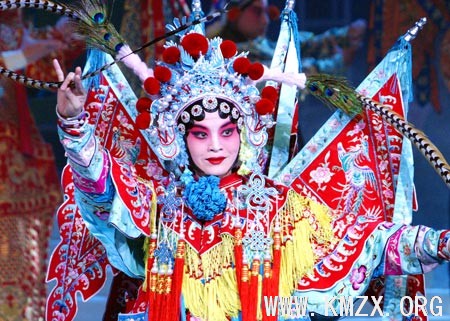 《大羽华裳》世博会演出