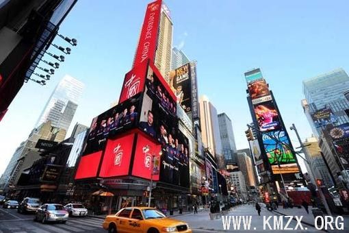 中国国家形象片在纽约时报广场播放。新华社记者 申宏/摄