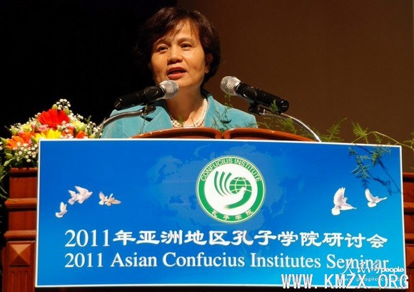 国家汉办主任、孔子学院总部总干事许琳在研讨会开幕式上做主旨讲话。摄影：人民网记者  莽九晨