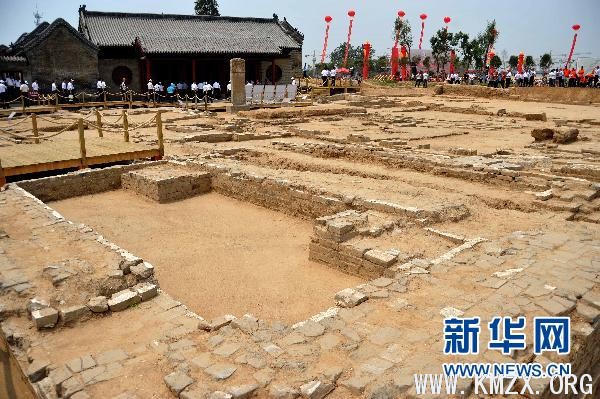 大运河南旺枢纽考古现场保留的分水龙王庙建筑群遗存（6月11日摄）。