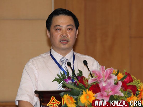 全国人大代表与优秀企业家高峰论坛组委会秘书长张永君发言（新浪财经 陈鑫 摄）
