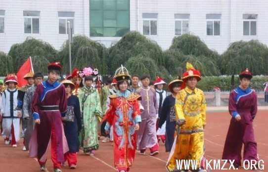 玩穿越扮演清朝皇帝、妃子、宫女、士兵