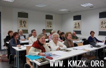 法国“银发族”掀起汉语热扎堆孔子学院