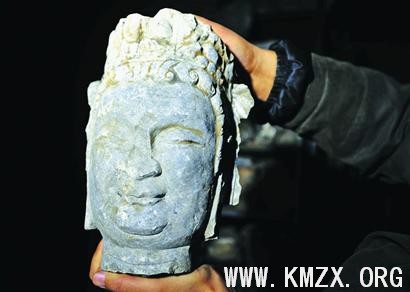 精美的石雕菩萨头像记者 崔健 摄