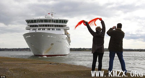 泰坦尼克号纪念之旅起航 船票被抢空(组图)