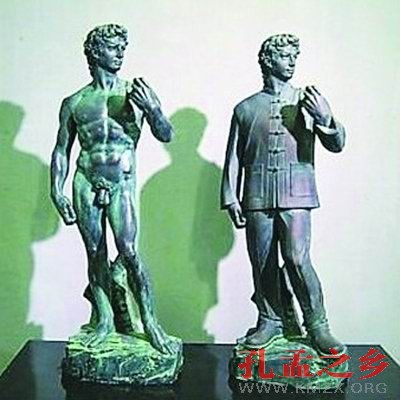 雕塑大卫穿上唐装
