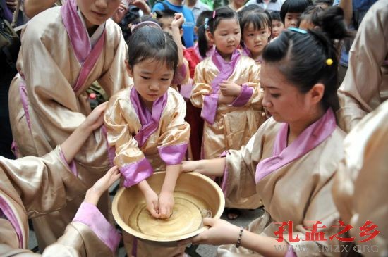 组图：杭州万松书院举办仿古入学仪式