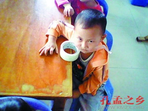 网友“人肉” 浙江虐童教师 要求对其严惩(图)