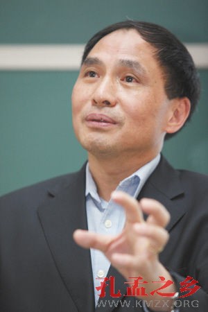 新加坡国立大学著名教授郑永年在云大开讲，在谈及中日关系时表示外交应避免情绪化
