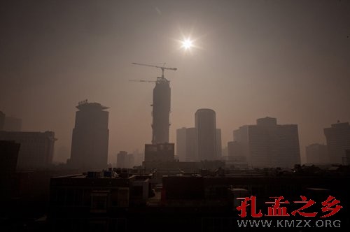 京津冀被深褐色雾霾覆盖 污染已扩至沿海地区