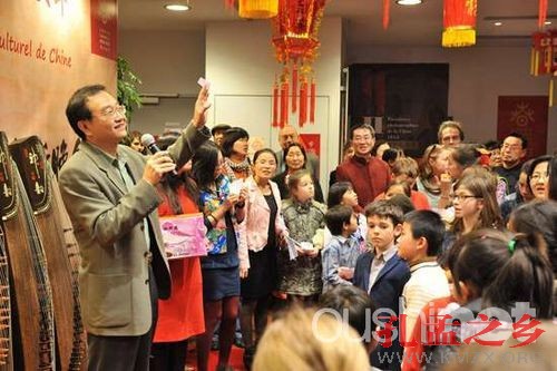 400余中法民众巴黎中国文化中心过大年