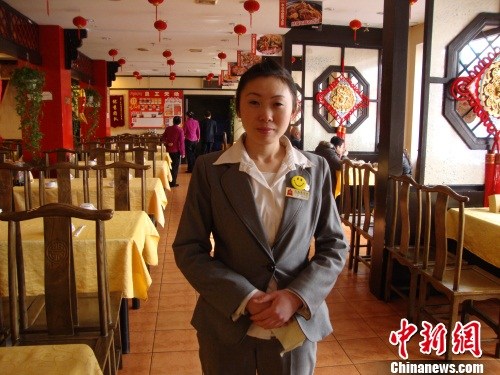 李丽华，26岁，四川德阳中江县人，餐厅主管。因为工作6年未回家过春节。