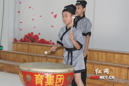 长沙一小学“复古”开学