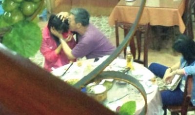 抱吻女生副教授：不是自己学生 跟师德无关