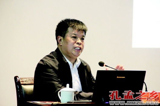 杨朝明做客齐鲁大讲坛解读孔子思想文化。