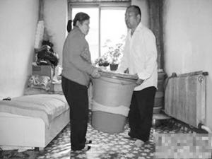盲夫妻为让孩子得更好教育演绎“孟母三迁”