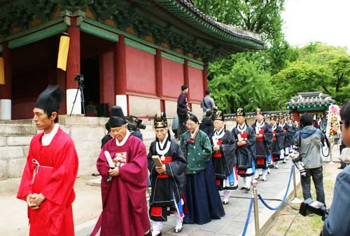 韩国首尔成均馆的祭孔典礼