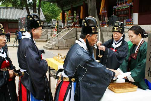 韩国首尔成均馆的祭孔典礼