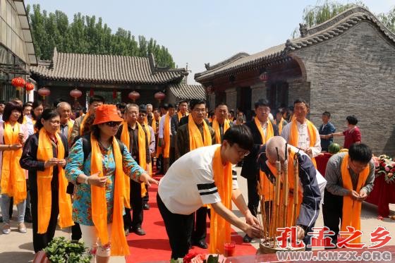 孔子圣像落成典礼暨龙城书院揭牌仪式在太原市举行