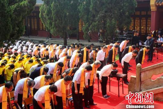 祭孔大典仪式现场。　蒋晶丽　摄