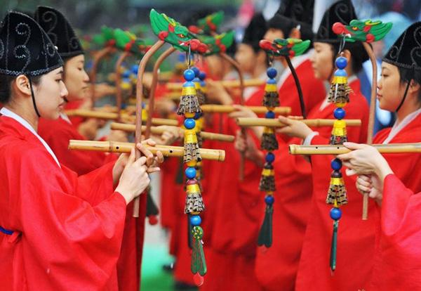 孔子的影响力遍布整个东方，韩国每年会举办两次“释奠大祭”，分别在孔子祭日（5月11日）和诞辰（9月28日）。