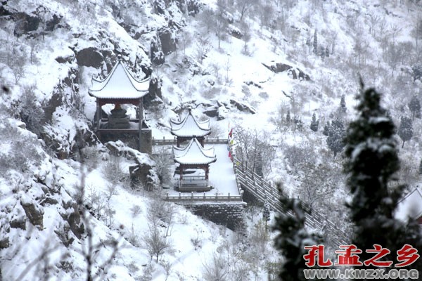 梁山雪景
