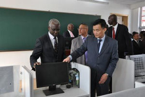驻塞内加尔大使张迅出席达喀尔大学孔子学院教学楼交接仪式