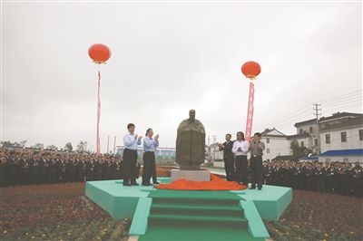 李润豪摄