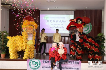 曼松德孔子学院舞狮队的开场表演。(图片由校方提供)