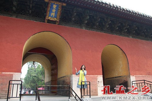 中秋击响儒意  咏诵快闪孔庙————咏诵“快闪活动”在曲阜孔庙精彩上演