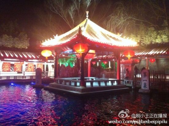 趵突泉花灯(图：@刚小王正在播报)