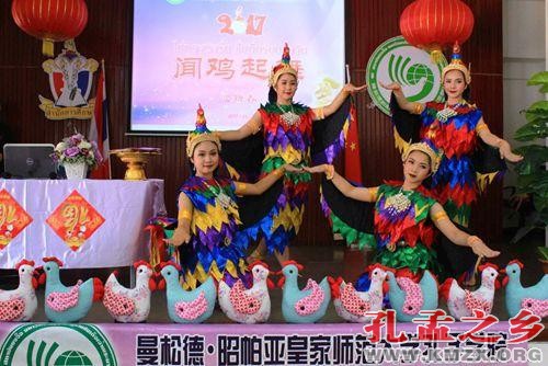 中国侨网泰国本土教师表演舞蹈《闻鸡起舞》