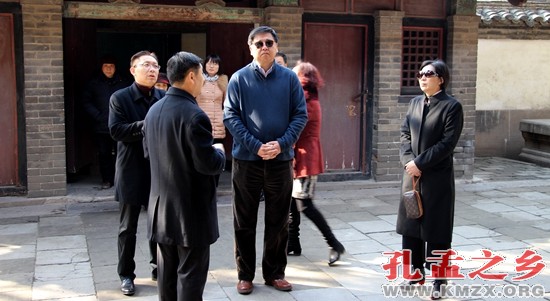 中残联考察组视察三孔景区无障碍工作
