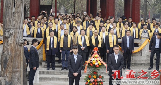 新加坡丰益集团主席郭孔丰一行拜谒孔子