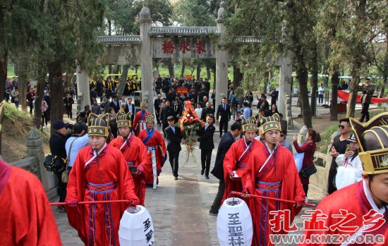 丁酉清明孔子后裔释奠仪式在孔林隆重举行