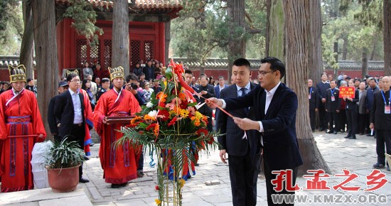 丁酉清明孔子后裔释奠仪式在孔林隆重举行